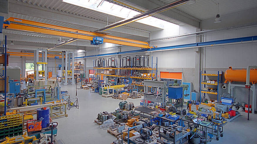 Blick in die Produktionshalle der ASM Dimatec Deutschland GmbH.