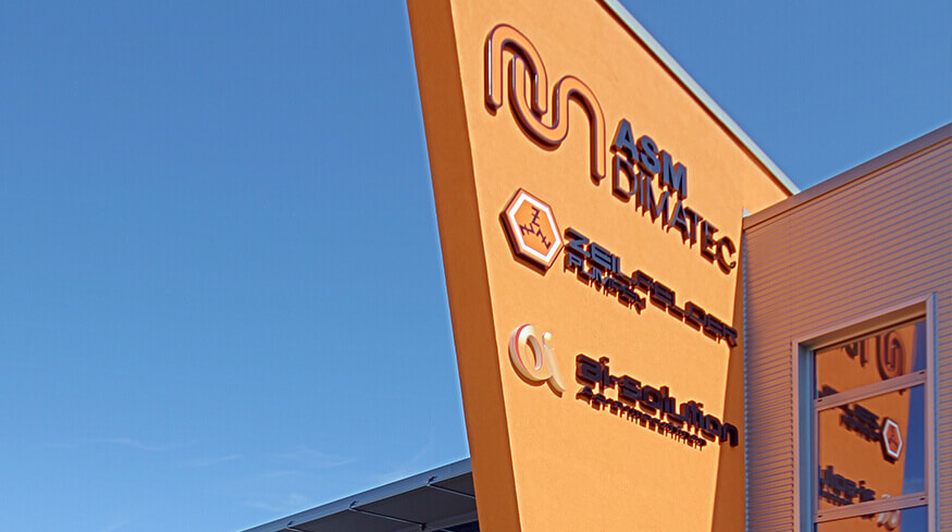 Ansprechende Architektur des oberen Teils des Betriebsgebäudes der ASM Dimatec Deutschland GmbH. 