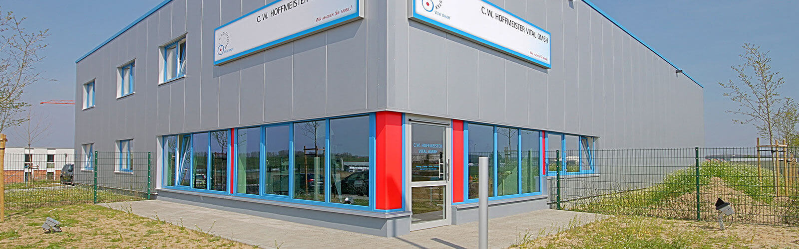 Außenansicht des neuen Betriebsgebäudes der Firma C. W. Hoffmeister VITAL GmbH